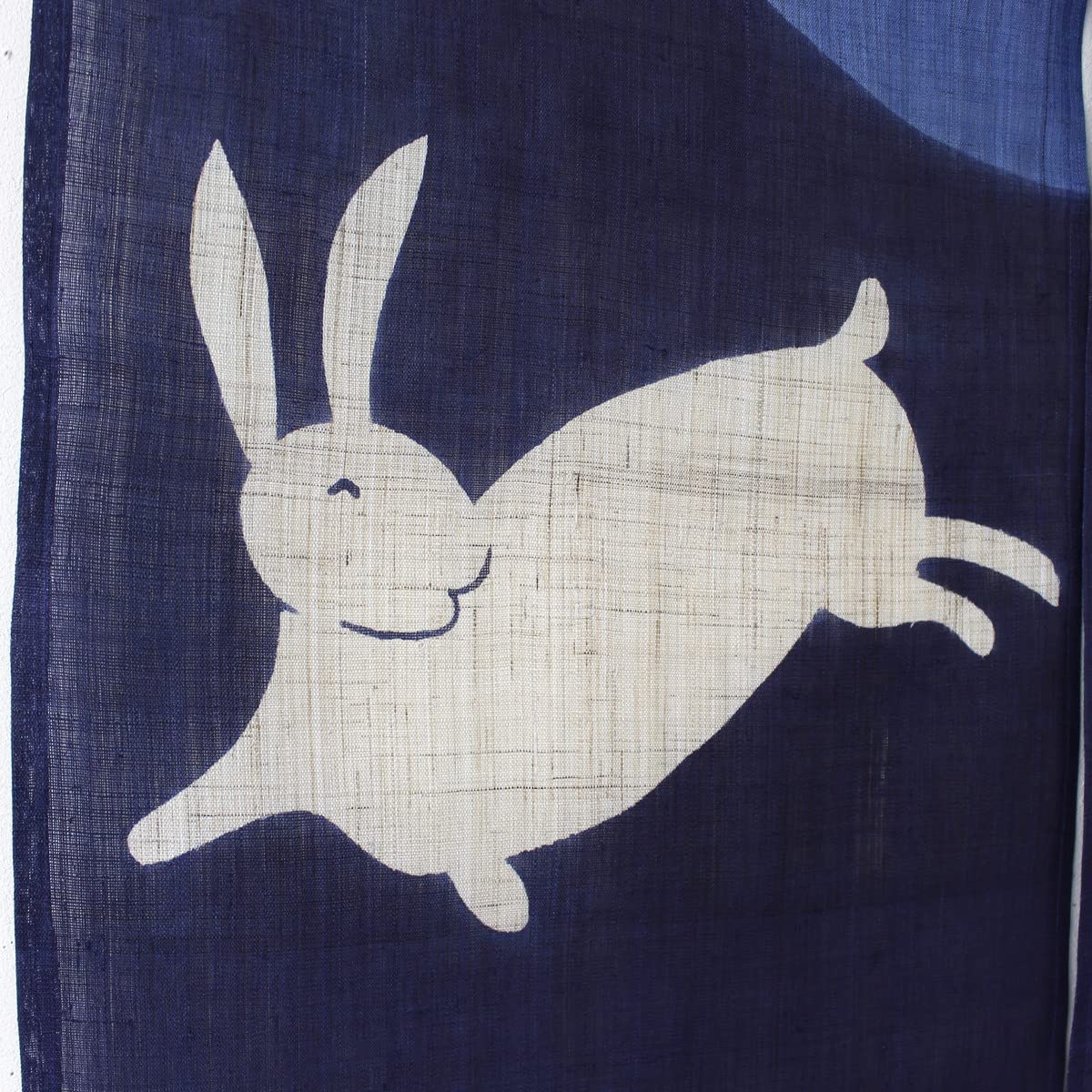 Amazon｜麻のれん天空兎 藍濃淡 W84xH150cm 【2023年干支・うさぎ